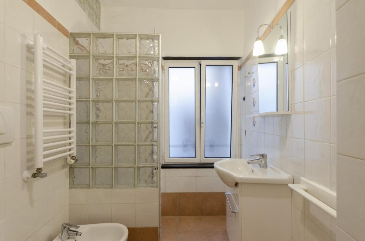 Апартаменты Joivy Warm Family Flat For 9, Near Porto Antico Генуя Экстерьер фото